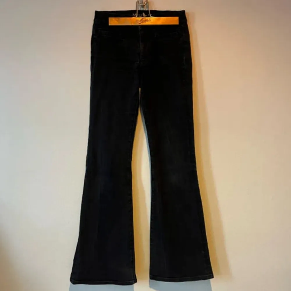 Ett par lowwaist jeans från mih jean, köpta på plick men var för små. Jeans & Byxor.