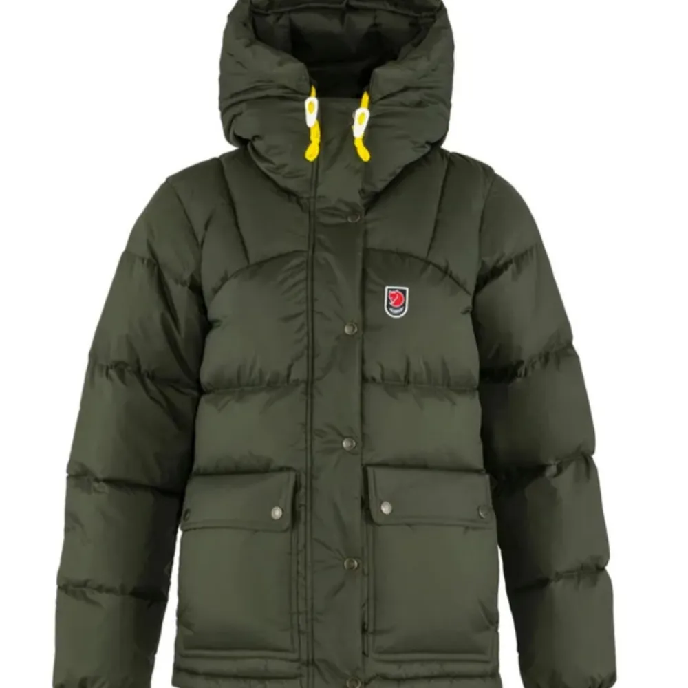 söker en fjälräven expedition down lite jacket w i färgen : oliv storlek : L. Jackor.