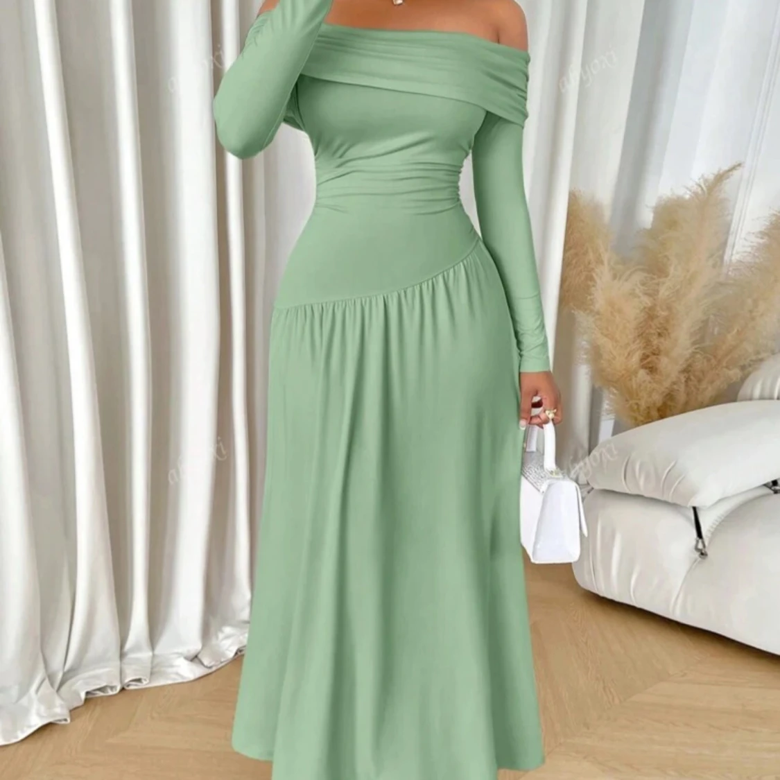 Grön offshoulder långklänning