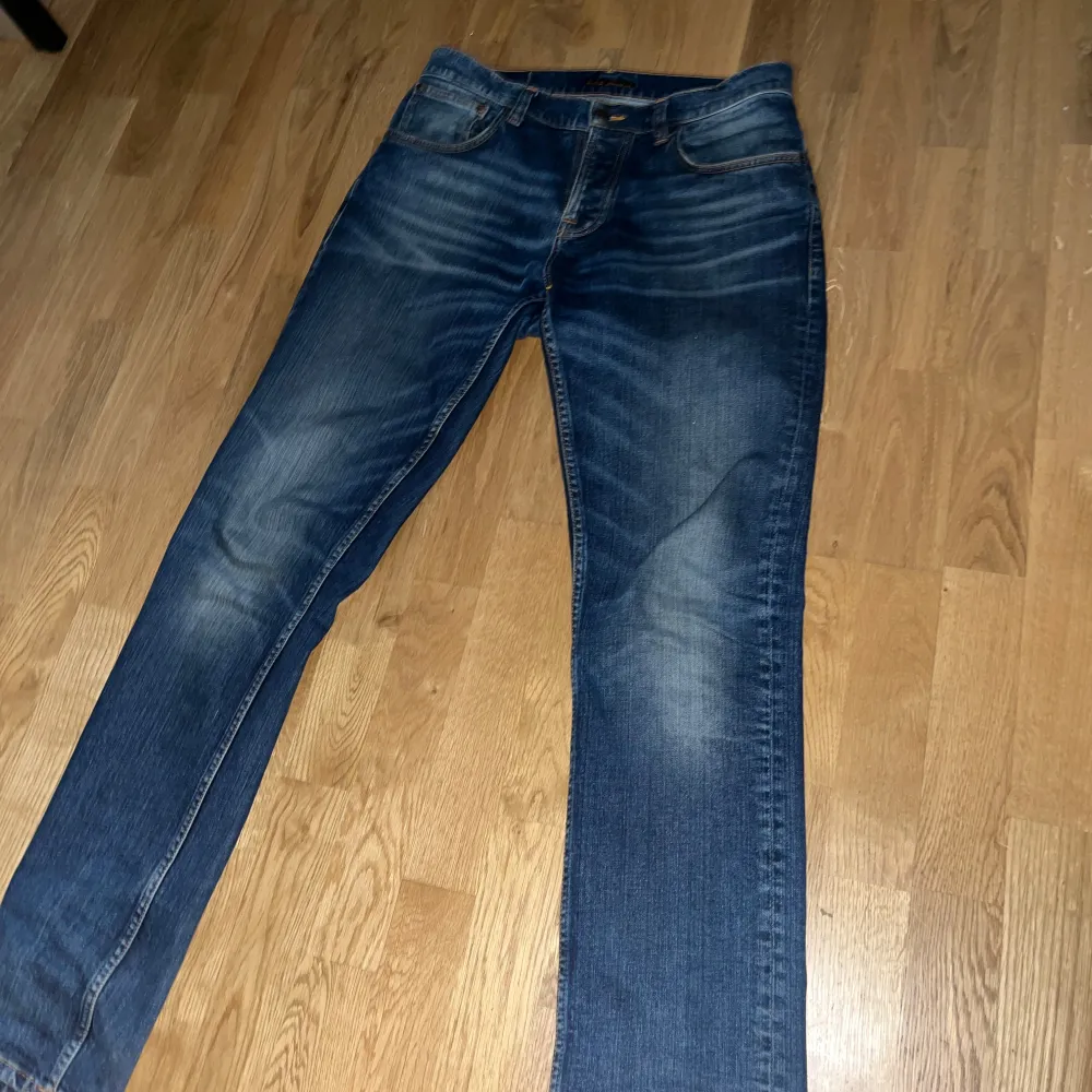 Tja! Säljer ett par nudie jinz i fint skick⭐️ Strl 34 passar de över 180 Slim JINZZ❤️. Jeans & Byxor.