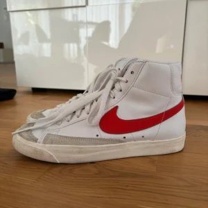 Nike skor - Ett par coola Nike skor som inte längre kommer till användning 