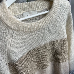 Elegant wool sweater  - A bit worn, but still nice! 