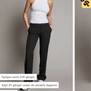 Bikbok kostymbyxor  - Kostymbyxor från bikbok med låg midja, använda en gång då de är för korta, priset går att diskutera 