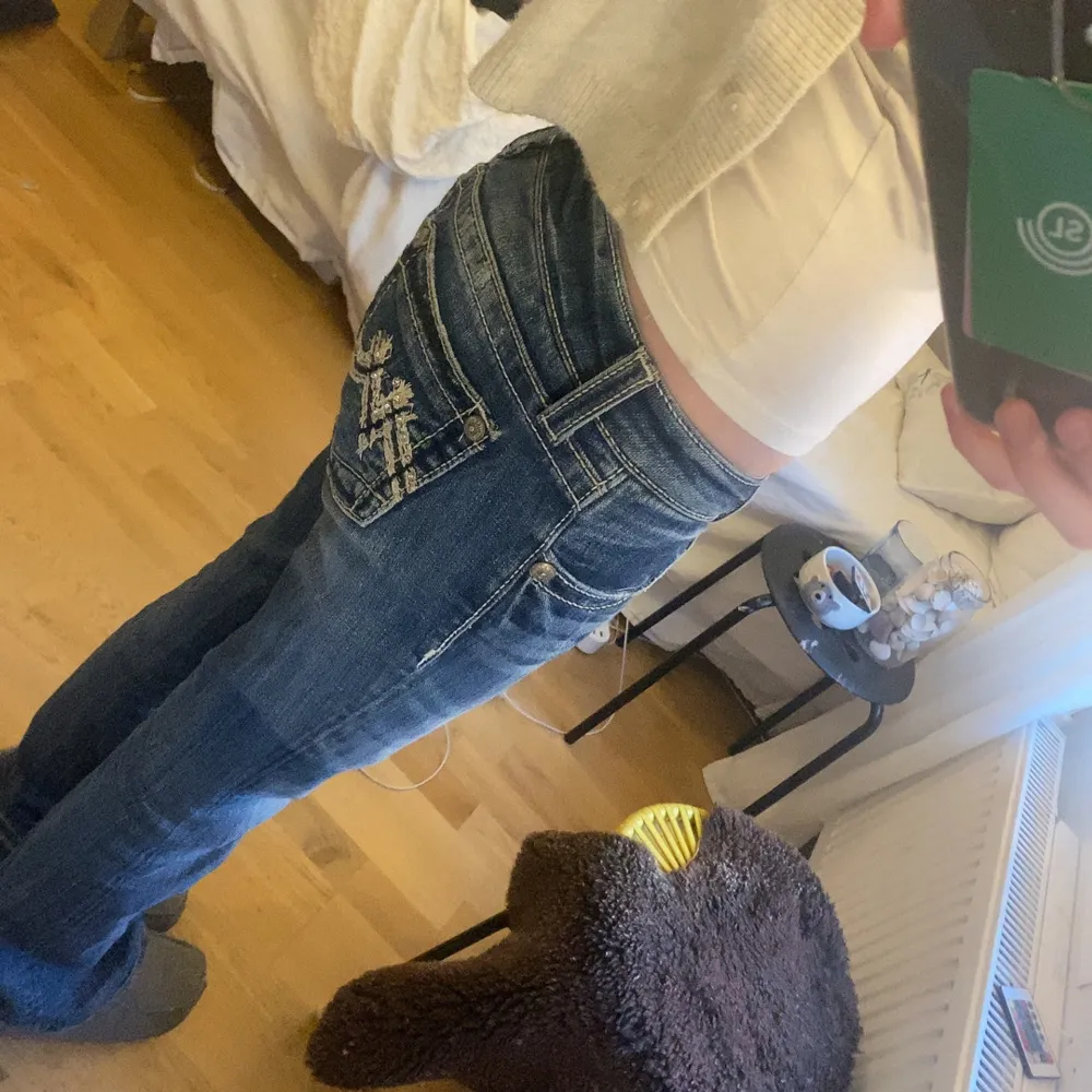 ⚠️⚠️‼️‼️INTRESSEKOLL⚠️⚠️⚠️‼️‼️ på mina miss me jeans😇😇 dom är i fint skick köpta från benim denim för 1500kr, mitt pris 1200 men går att diskutera😇 kontakta vid intresse💗💗😇😇. Jeans & Byxor.