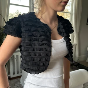 Unik bolero - Sååå najs bolero, passar med alla toppar🤩🤩🤩
