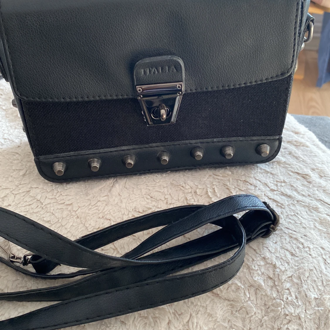 Snygg svart handväska  - 93