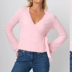 Omlott kofta  - Superfin omlottröja från gina, använd endas 1 gång, storlek S. Helt slutsåld därav priset