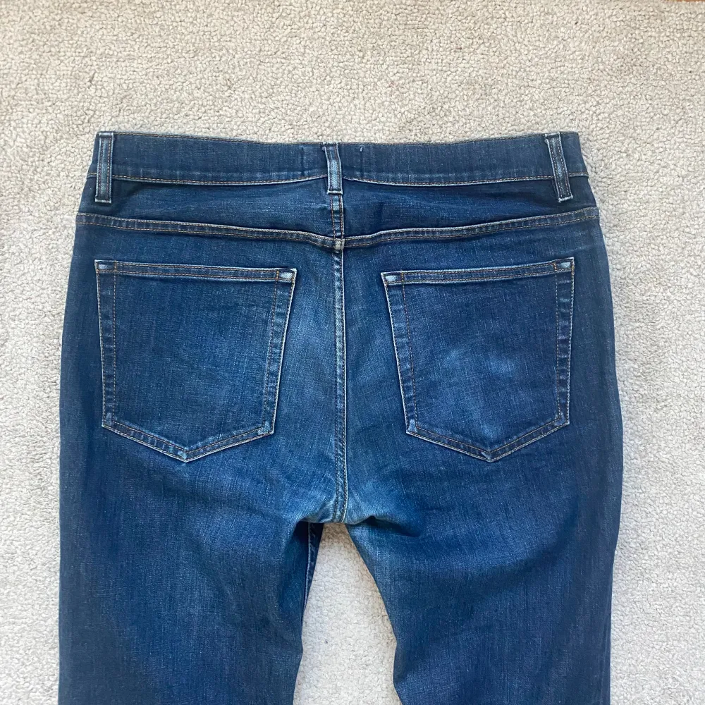 Säljer ett par Acne Studios ”Ace Raw Gothic. | Slim fit | Size: 33/32. | Skick: 9/10. | Pris: 499kr | Skriv till mig vid frågor & funderingar!. Jeans & Byxor.