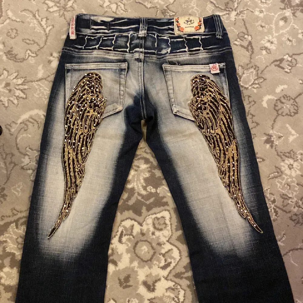 Söker dessa jeans måste ha dom, kontakta mig om du har dom eller liknande 🙏🙏 Kan köpa för 500- nästan 1000kr😭🥰. Jeans & Byxor.