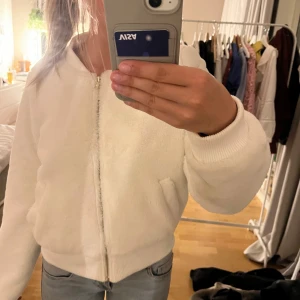 Mysig kofta/jacka - Mysig fluffig bomberjacka! 