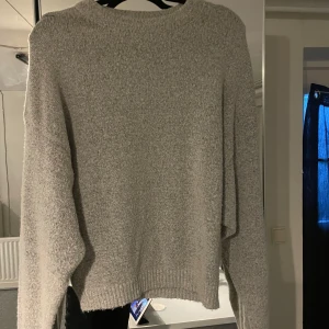 Nelly tröja - Säljer denna stickade tröja från Nelly då den inte används. Nyskick, säljs inte på Nelly längre 💗
