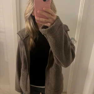 Teddyjacka  - Teddyjacka från hm med prislapp kvar!!