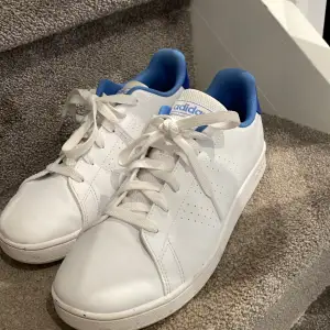 Nästan nya sneakers 300kr