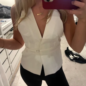 Vit topp Zara - Ny topp frpn zara, aldrig använd!