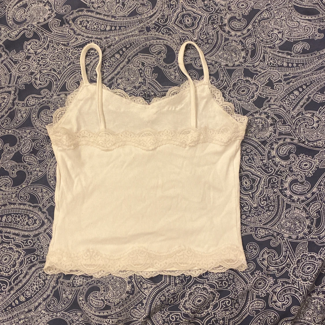 Kroppat spets linne  - 90