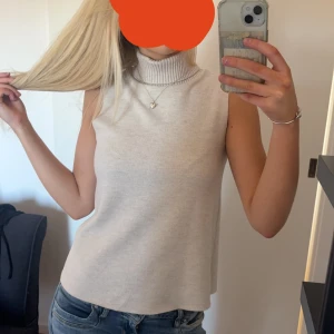 Polo topp - Jättesnygg trendig höstig topp kom privat för fler frågor, helt ny❤️