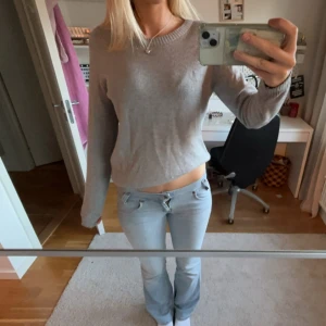 Grå stickad - Jättesnygg stickad. Kom privat för fler frågor❤️