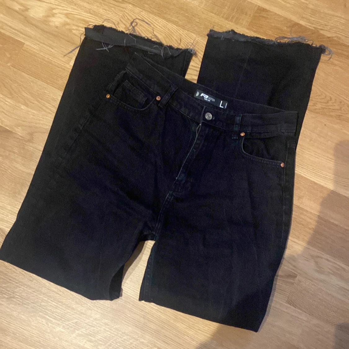 Svarta wide leg jeans från FB Sister - 92