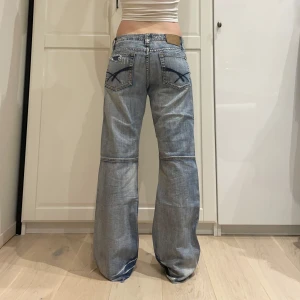 Baggy jeans - Baggy jeans från Fishbone! Midja 43 cm rakt över, total längd 102 cm och gren 26 cm🤩 killmodell men passar tjejer också