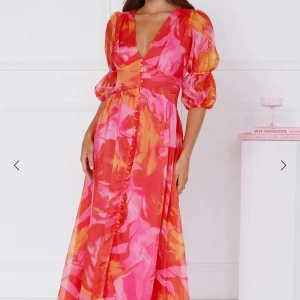 Klänning  - Super fin klänning från hello Molly  Köptes för 1259kr💌💖