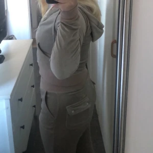 Juicy sett  - Byxor sällan använda då dem är för långa för mig Tröjan använd ofta men fint skick