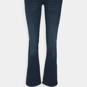 LTB JEANS - jättefina ltb jeans midnight blue, nästan nya och säljer för att det är för långa. De är bootcut och lågmidjade  Är (1.60cm). Nytt pris är 700kr. Mitt pris:399kr. Pris kan diskuteras. Möts upp i Göteborg. Köpare står för frakt ☺️