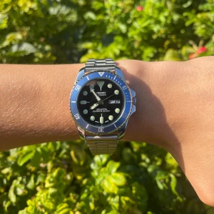 Autentisk Sällsynt Vintage Seiko - Kör en intressekoll på denna autentiska jättesällsynta vintage seiko klockan. Otroligt bra skick och bägge armbanden ingår. Vid mer information, frågor eller funderingar, skriv pm. Allt gott, mvh