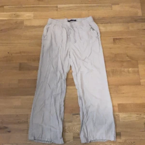 Linnebyxor från Lager 157 storlek/s - Säljer de här för att de är för små😭😭😊Men de e så snygga