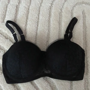 Intimissimi bh - Bh från intimissimi säljer då den är för liten, bra skick, men klippt bort lapparna