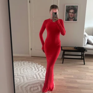 Klänning - Röd klänning från NAKD. Använd 1 gång