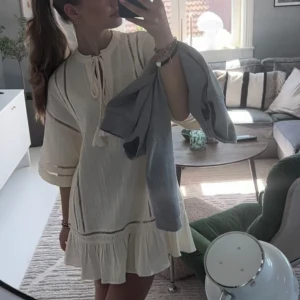 Beige klänning - Beige klänning