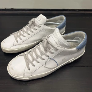 Phillipe model - Feta models i str44 perfekt nu till hösten.vara skorna ingår och de är i fint skick med bara creasing.