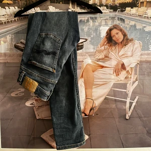 Nudie  - Nudie Tight Terry i strorlek 29/30. Färgen är steel navy. Skriv vid frågor!