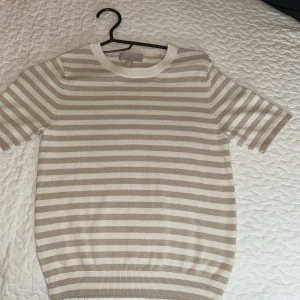 Fin randig tröja  - Randig tröja, populär