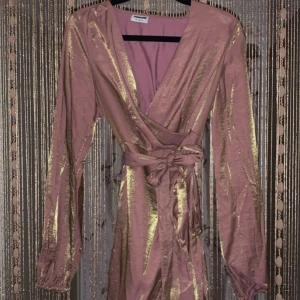 Noisy may klänning  - Helt oanvänd knälång storlek XS