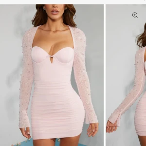 Klänningen från ”oh polly” - Säljer min oh polly klänningen i st 10💕 använd endast en gång och är i jättebra skick💕ordinarie pris ca 850 kr 💕