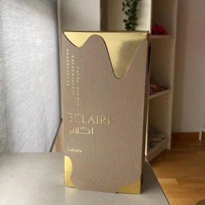 Lattafa Eclaire 100ml - Säljer denna fina parfymen då jag redan har en till flaska av den. Helt oanvänd parfym från Lattafa💐 