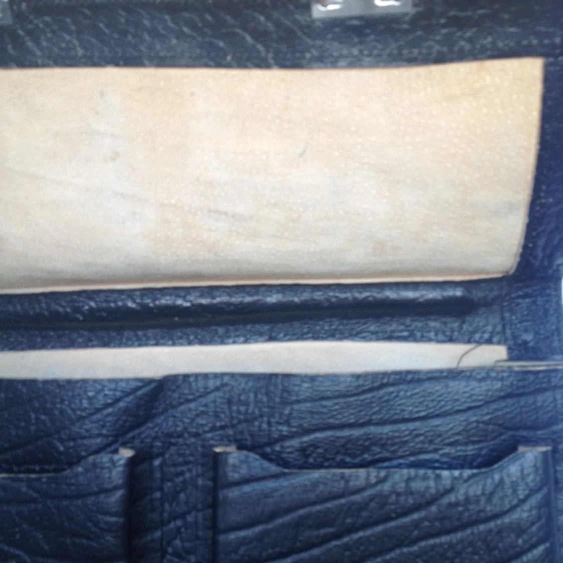 Fin väska/portfölj utan axelband. Får plats med en 13" Mac å lite till! - 1378038309