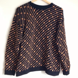 Stickad tröja svart/orange - Stickad tröja svart/orange