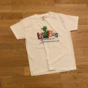 Lek och bus tröja  - Den är inte så gammal och den är fin så snälla buda på den 