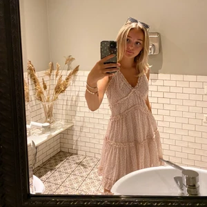 Klänning - Supersöt klänning från NAKD, köpt förra året men knappt använd🫶🏻skriv för fler bilder 