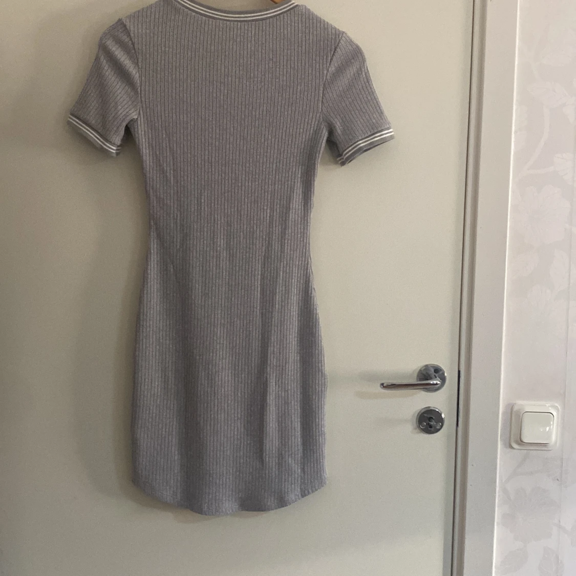 Grå sommarklänning  - 90