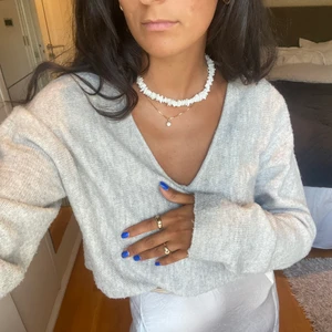 Stickad beige tröja - Stickad beige tröja. Instoppad på de två första bilderna. 