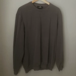 Sweatshirt  - Sweatshirt från hm.  Köparen står för frakt😇