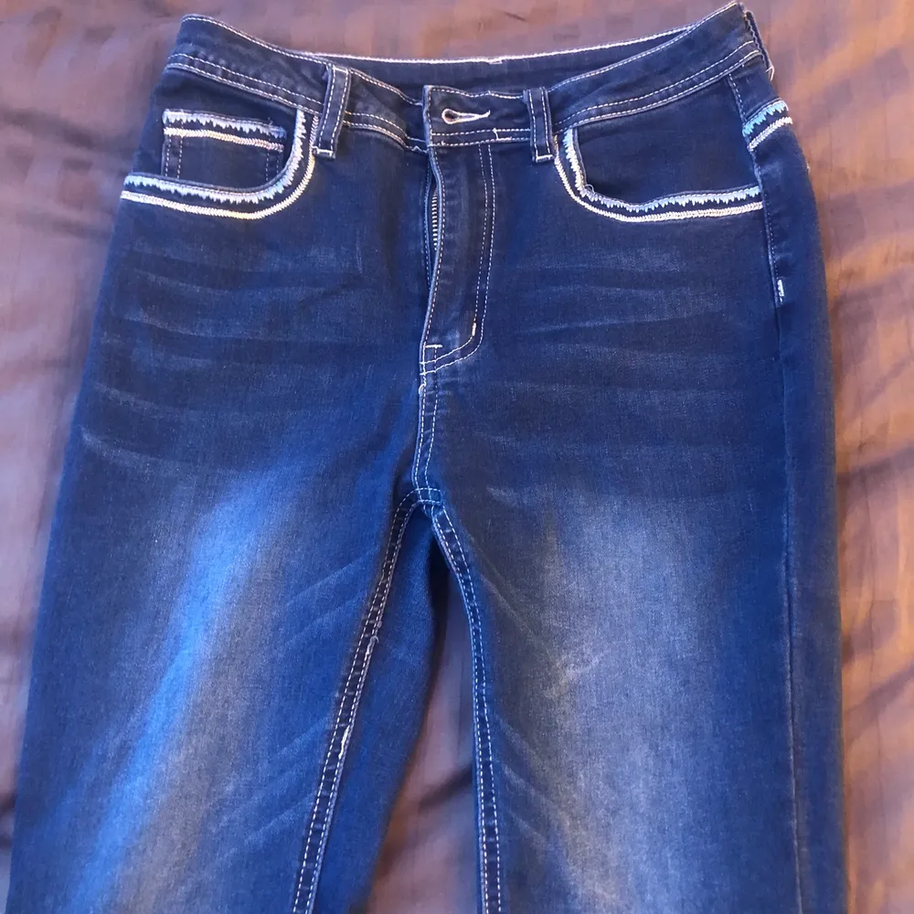 Säljer mina bootcut jeans från shein i storlek s. . Jeans & Byxor.