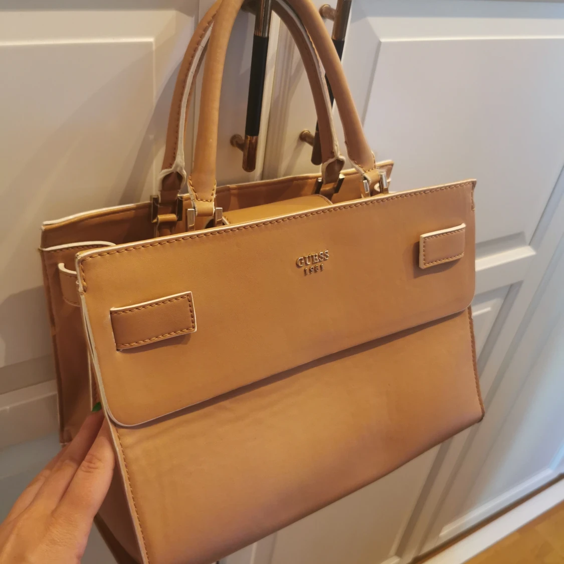 Guess handväska läder - 91