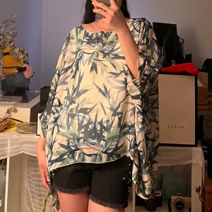 China - 💜 Fin tops 💜Storleken är M/L 💜Hör gärna av dig om du vill se fler bilder. 