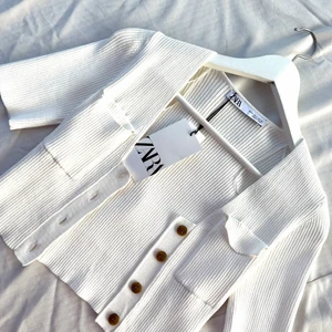 Zara Kofta - Säljer denna söta kofta från Zara, aldrig använd och lapp finns kvar!