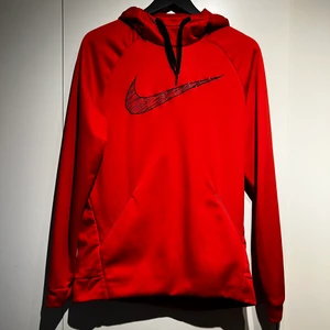 Nike Thermal hoodie - Nike Hoodie  Använd sparsamt  Köpare står för frakt 