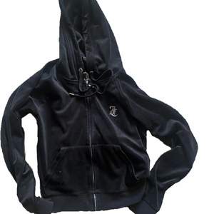 säljer denna äkta juicy hoodie då den inte kommer till användning längre. 💕